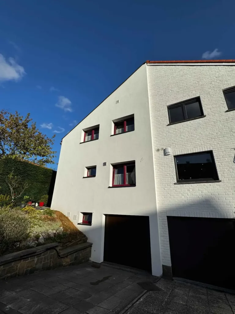 face d'une maison isolée par isoleaz